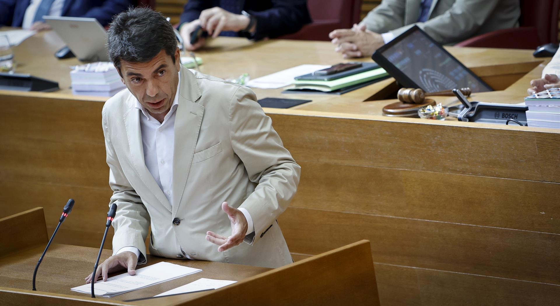 El president Carlos Mazón en Les Corts