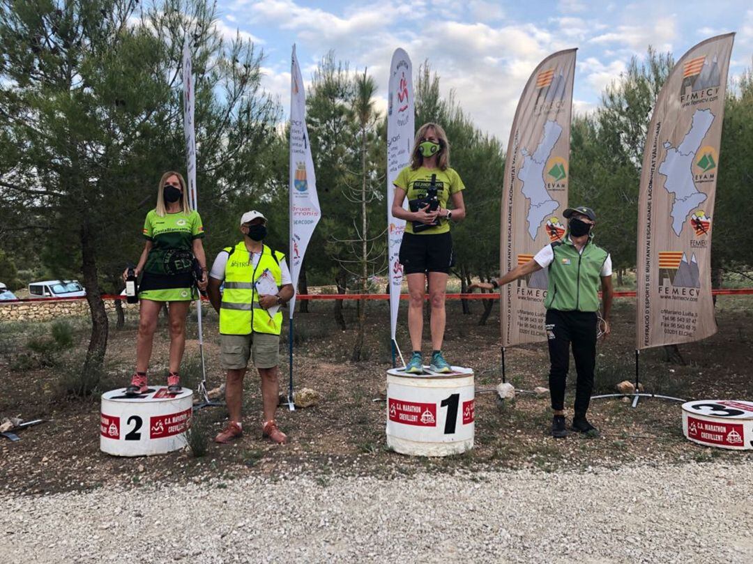 Una de las participantes del CEA sube al podio 