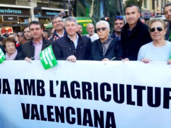 Representantes de Oliva en la manifestación de Valencia