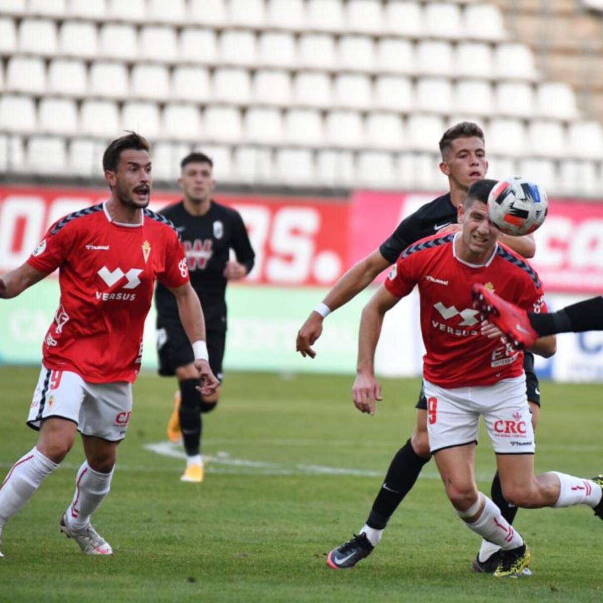 El Real Murcia le regala los tres puntos al Recreativo Granada