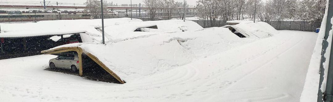 Aparcamiento de la Estación de tren de Toledo tampoco soporta el peso de la nieve 