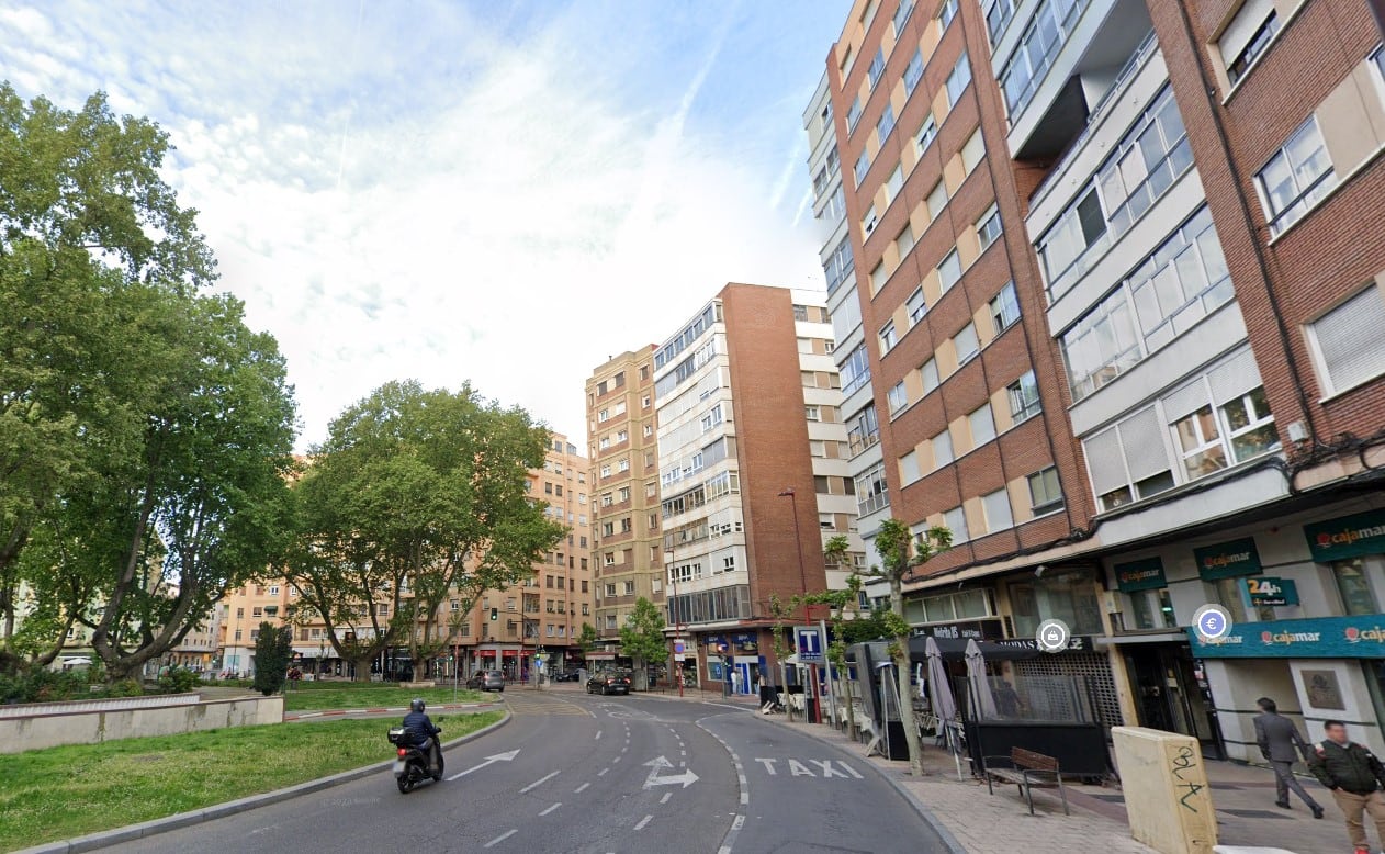 Plaza Circular de Valladolid donde un inquilino prendió fuego a su piso de alquiler con el casero dentro.