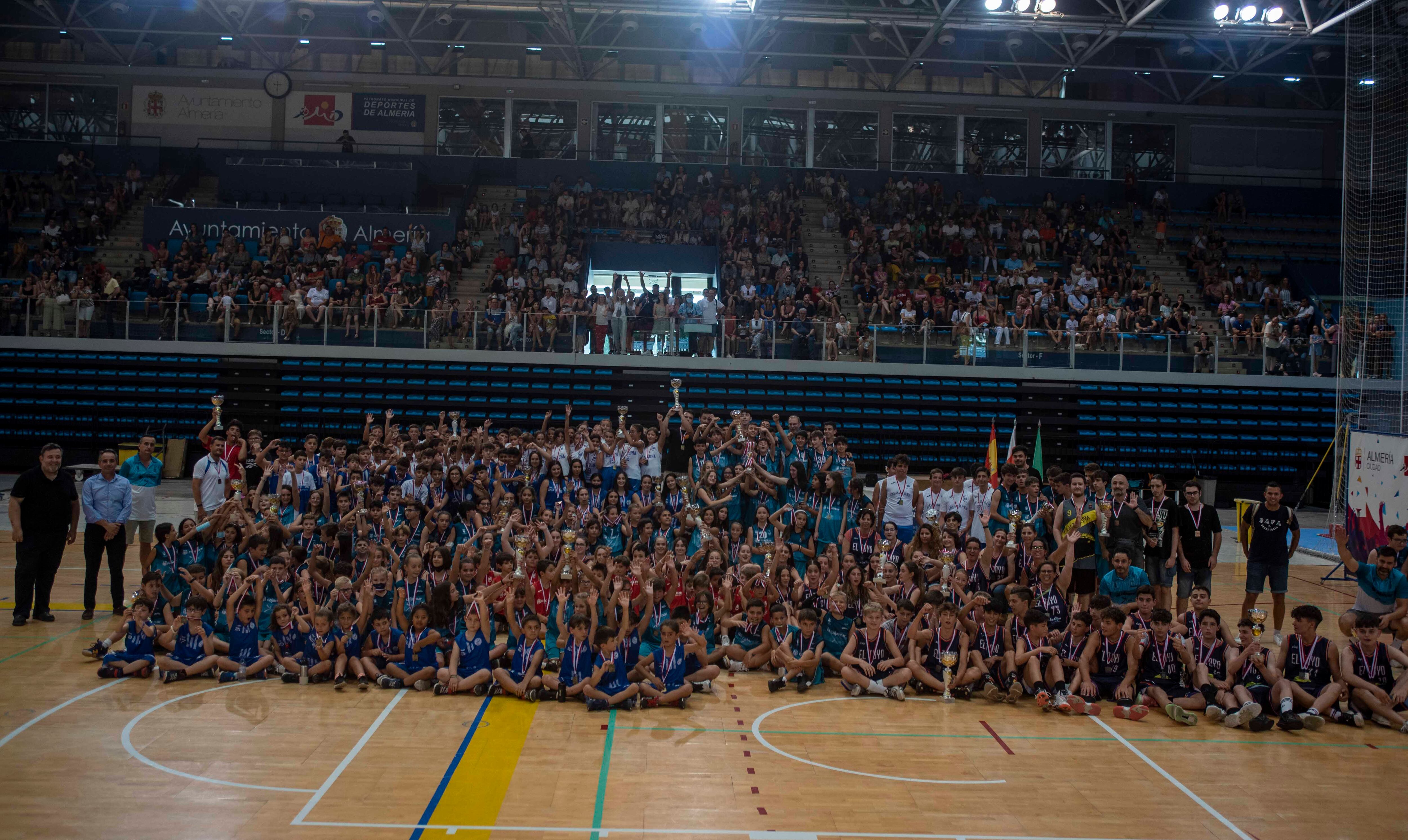 La gran familia del baloncesto almeriense.