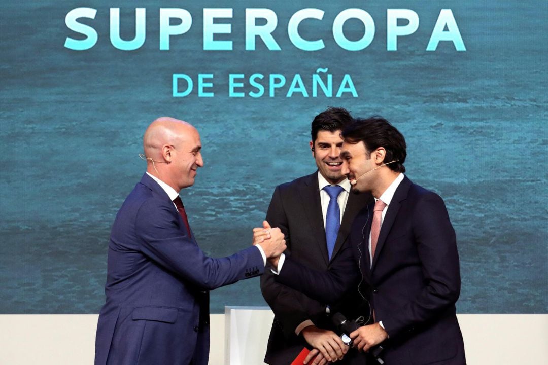 El presidente de la Real Federación Española de Fútbol, Luis Rubiales y el presidente de la autoridad general del deporte de Arabia Saudí, el príncipe Abdulaziz Bin Turki Alfaisal.