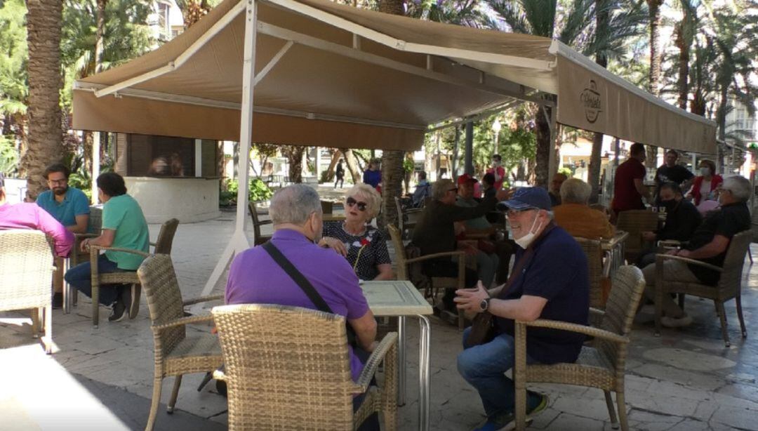 Terraza de una cafetería en Elche