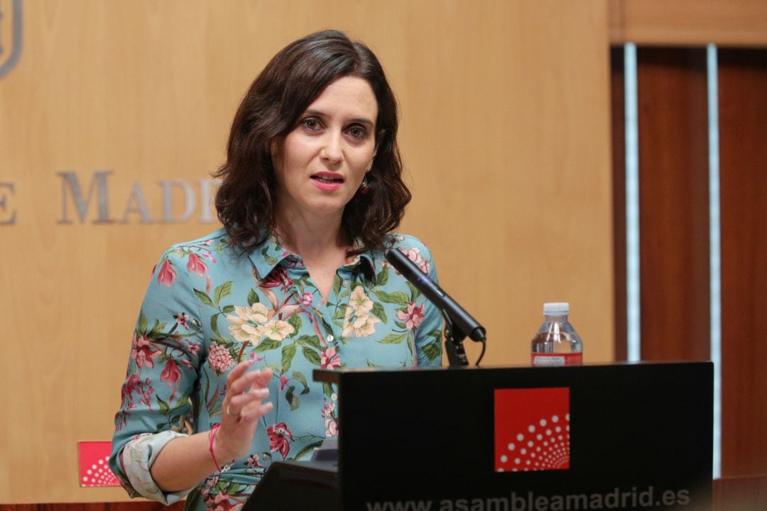 La portavoz del Partido Popular en la Asamblea de Madrid, Isabel Díaz Ayuso, en rueda de prensa.