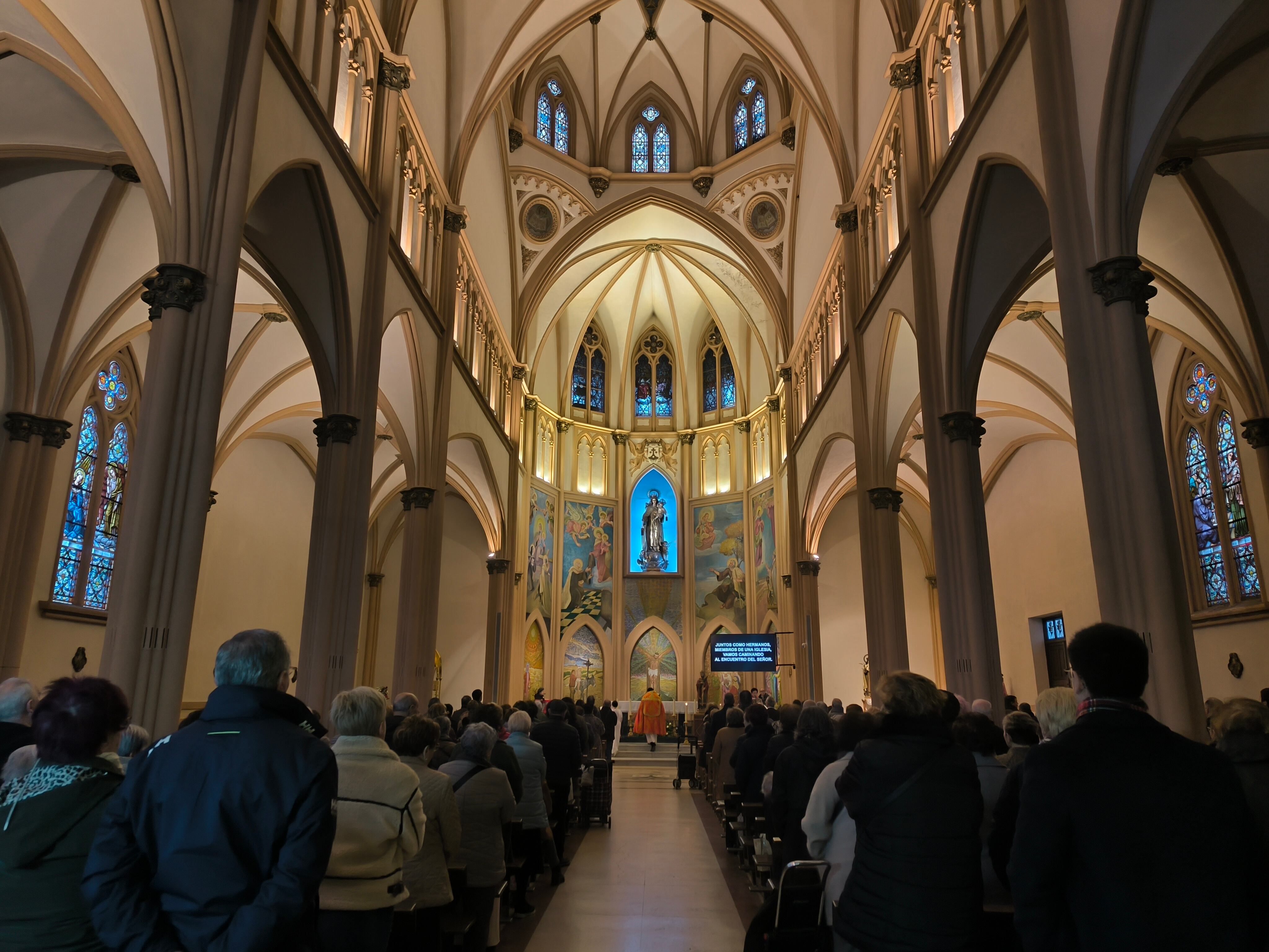 La iglesia de Nuestra Señora del Carmen en Eibar celebrando el día de San Blas