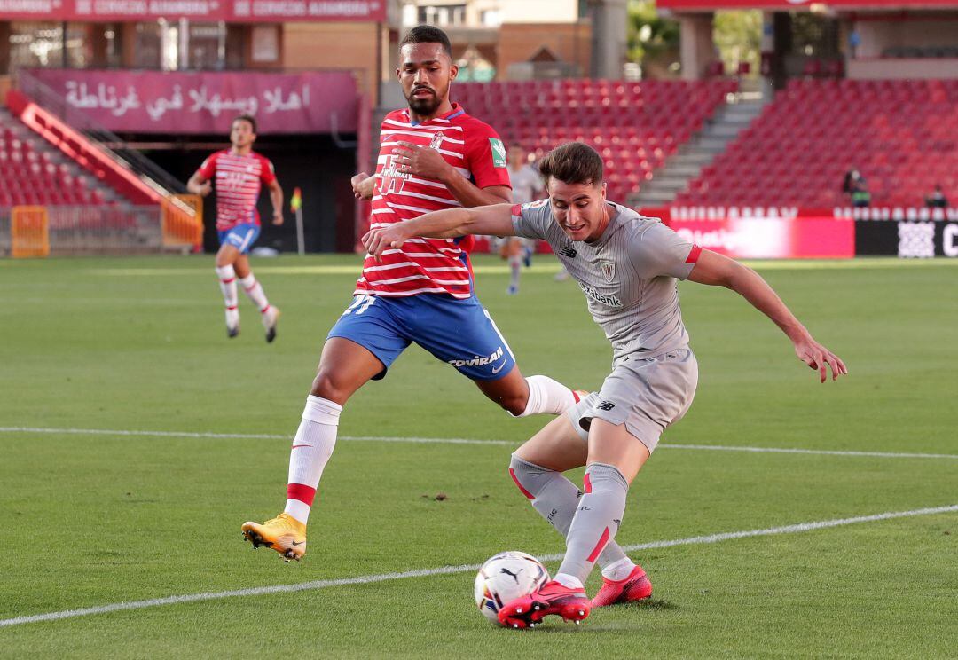 Jon Morcillo of Athletic Bilbao  shoots during the La Liga Santader match between Granada CF and Athletic Club at Estadio Nuevo Los Carmenes on September 12, 2020 in Granada, Spain