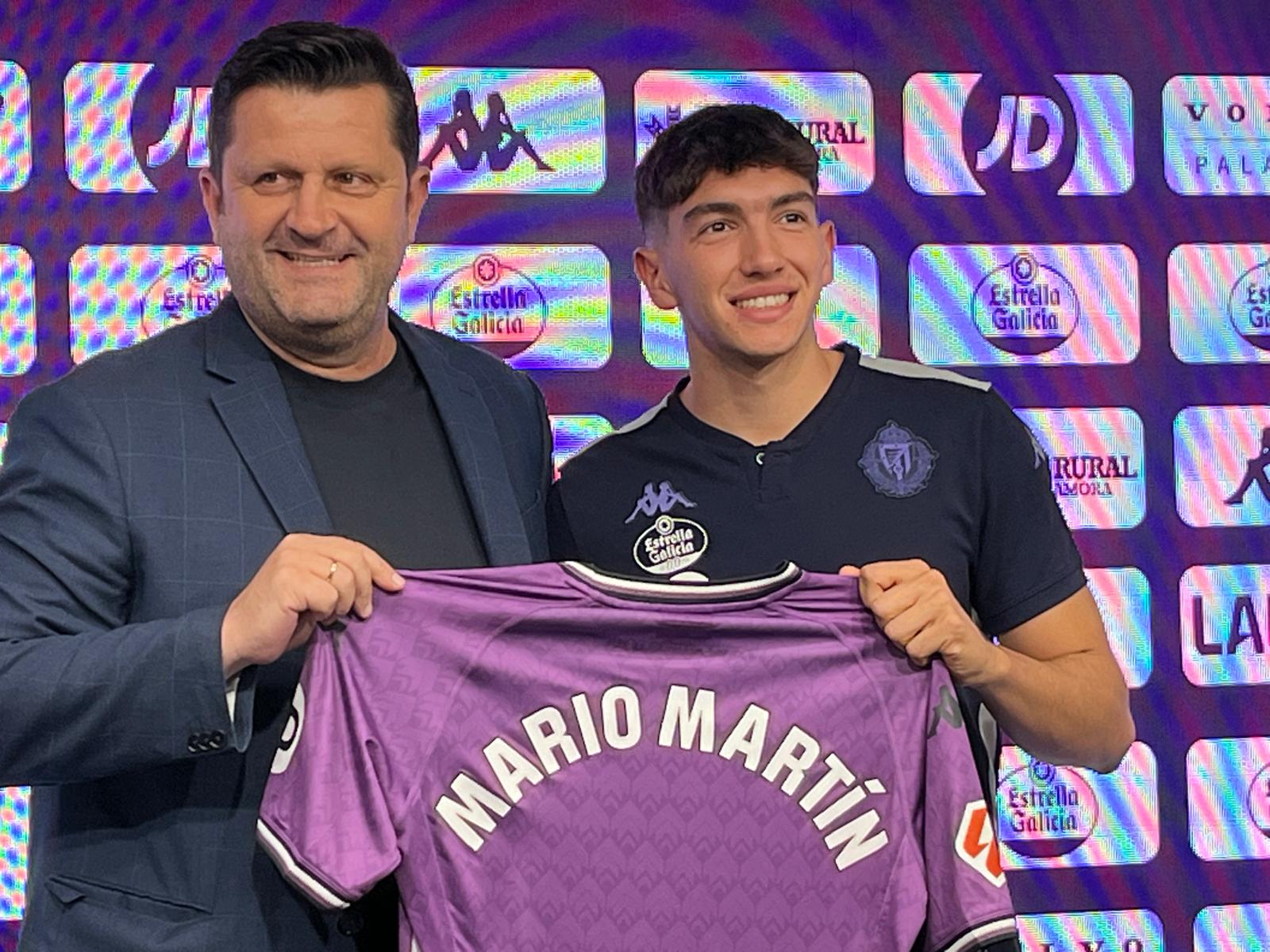 Mario Martín y el director deportivo del Real Valladolid Domingo Catoira