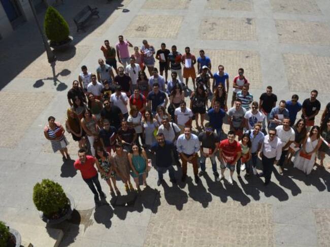 El alcalde Elda con los integrantes del programa T`Avalem de 2017