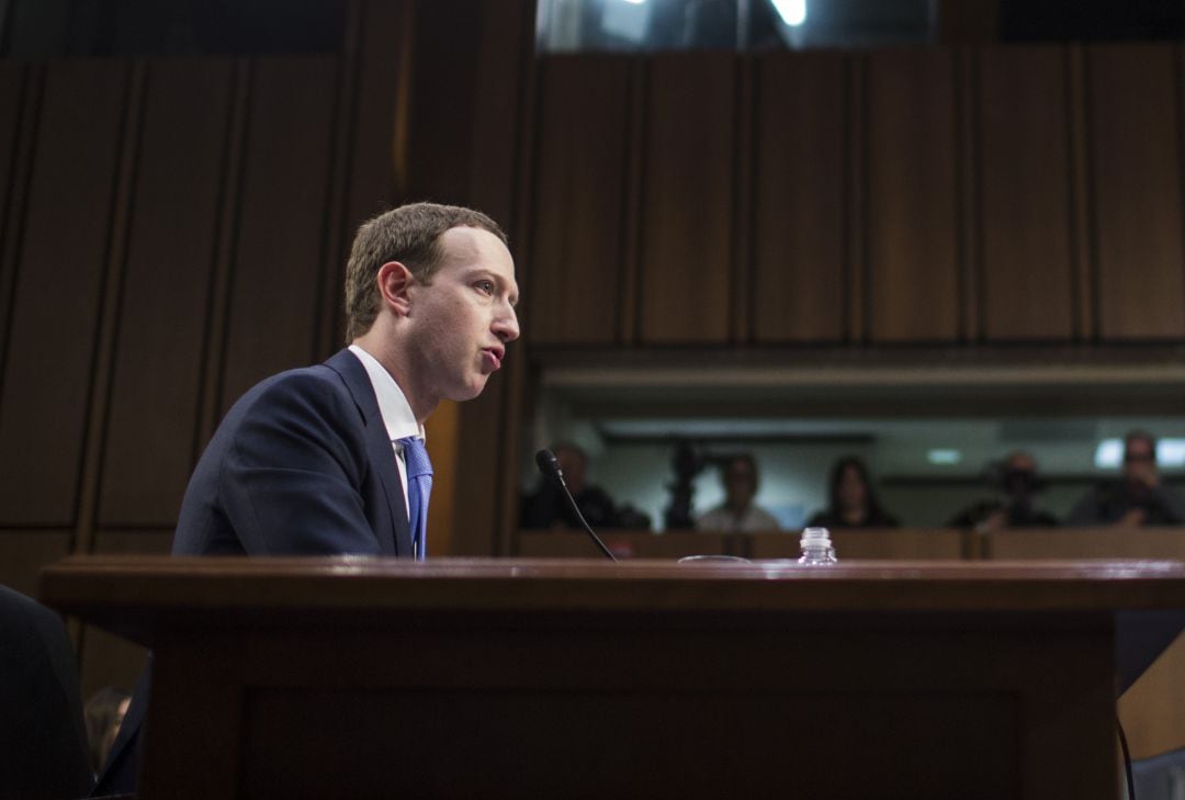 Mark Zuckerberg declara frente al Senado.