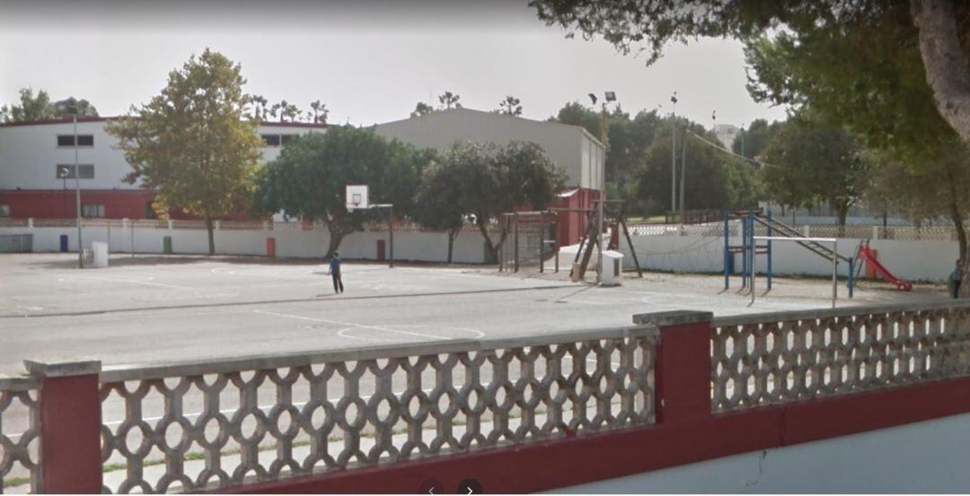 Es canviarà la coberta del gimnàs del Doctor Comas d'Alaior per eliminar le goteres.