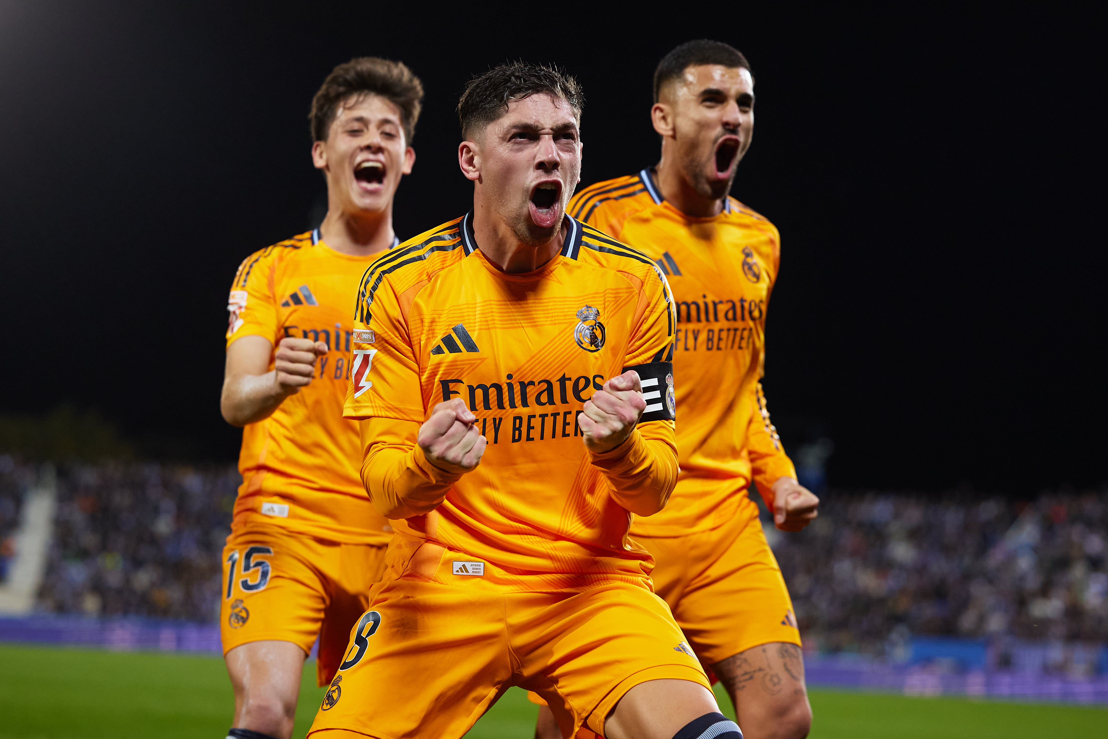 Valverde celebra su gol junto a ceballos y Güler