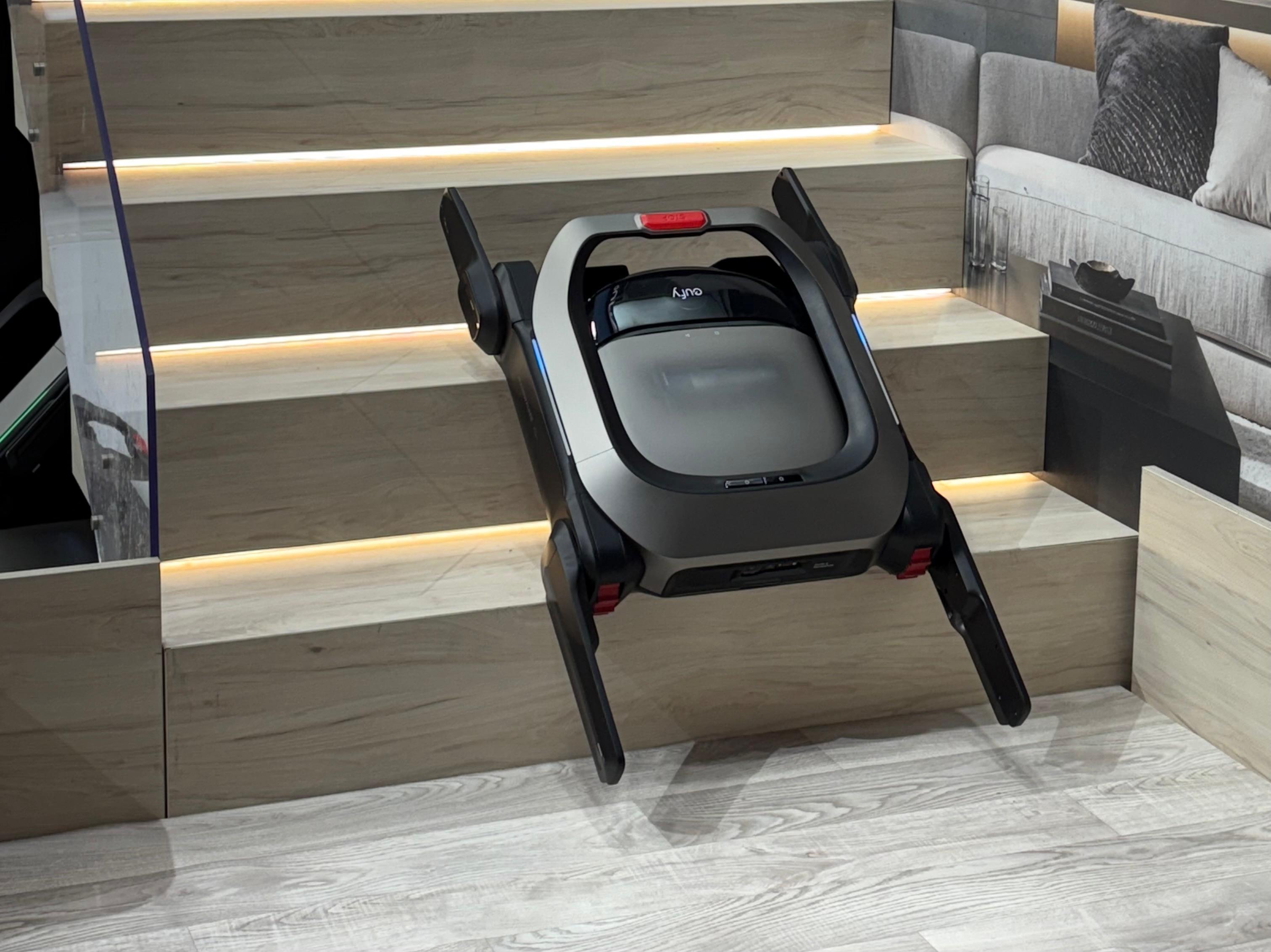 Así es el robot aspirador que sube las escaleras.