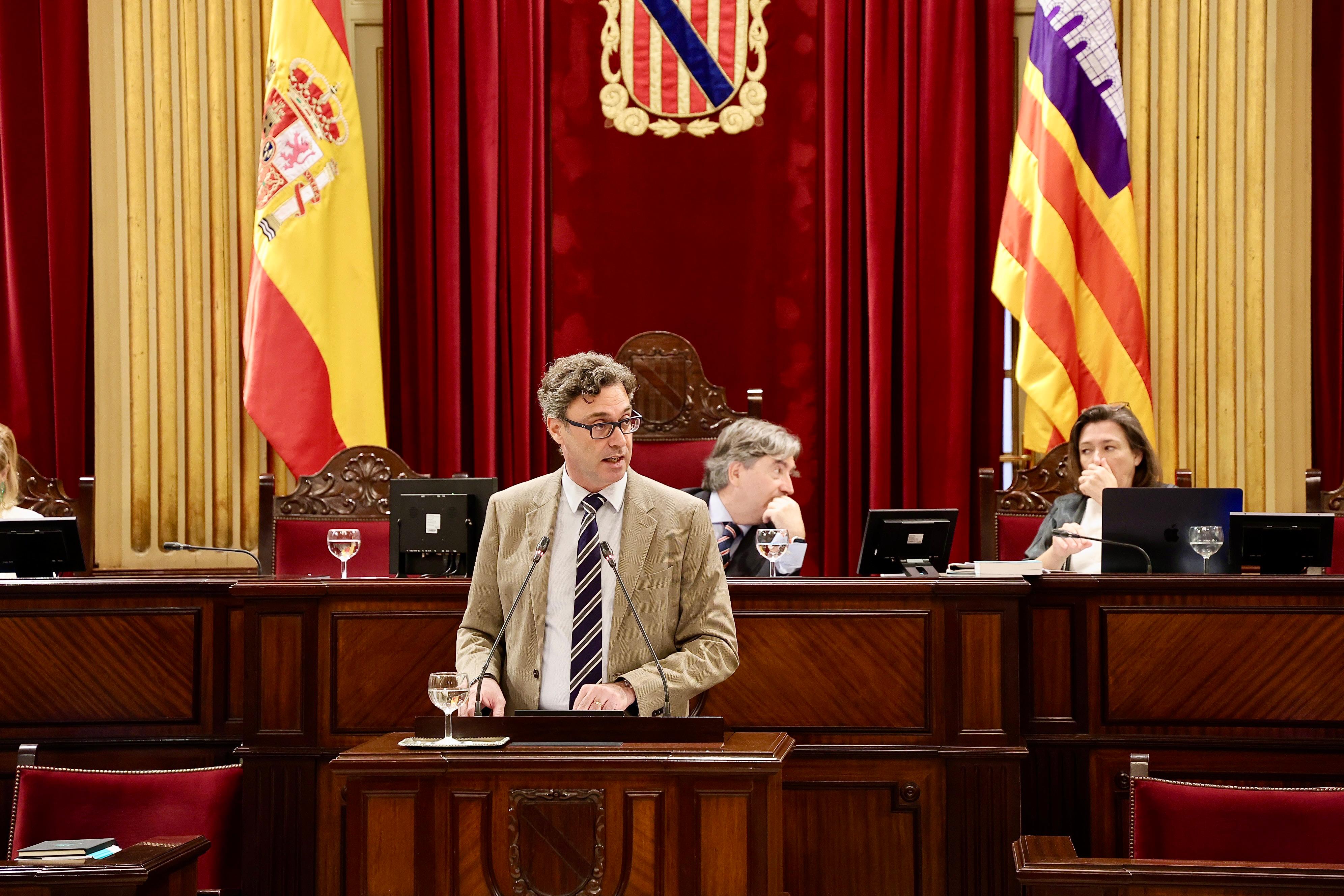 Toni Costa en el Parlament