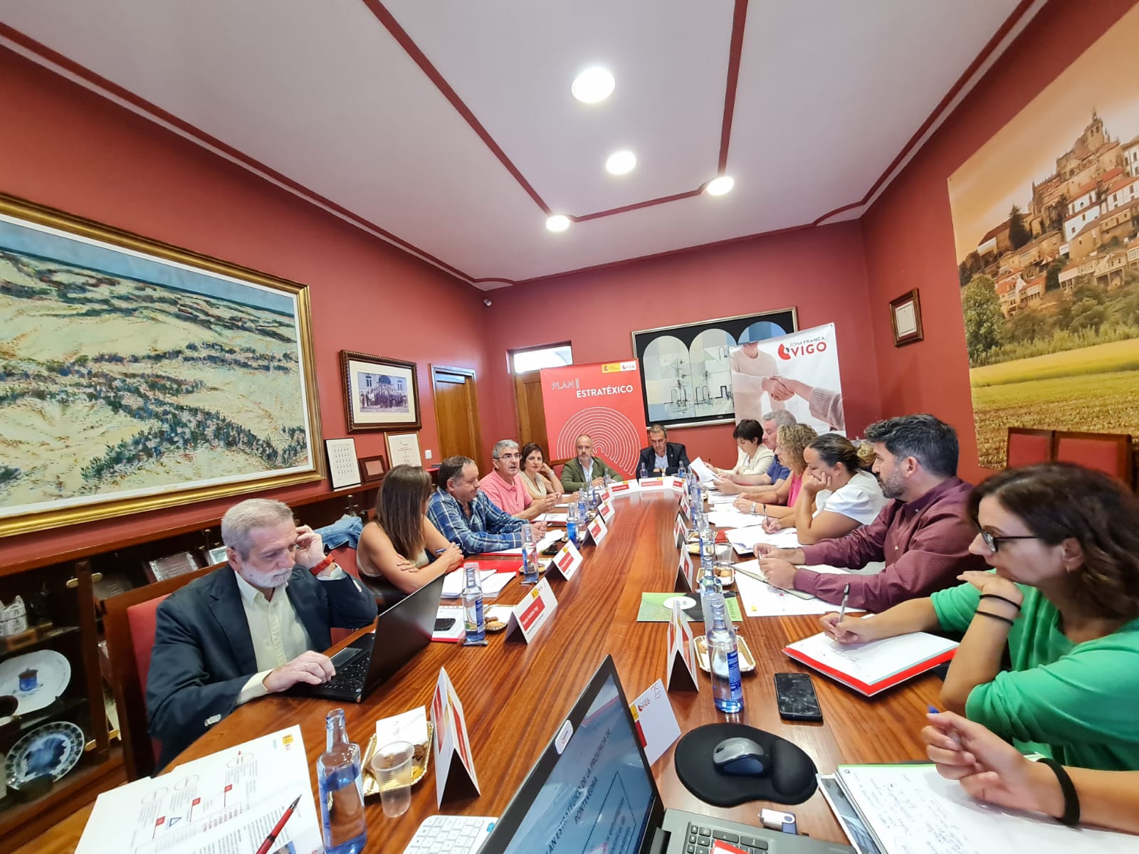 Participantes en la primera mesa de trabajo del Plan Estratégico de la Provincia impulsado por Zona Franca de Vigo.