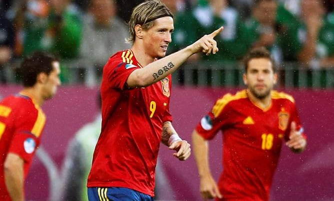 El delantero de la selección española Fernando Torres celebra el 1-0 durante el partido de la primera fase de la Eurocopa 2012 entre España e Irlanda