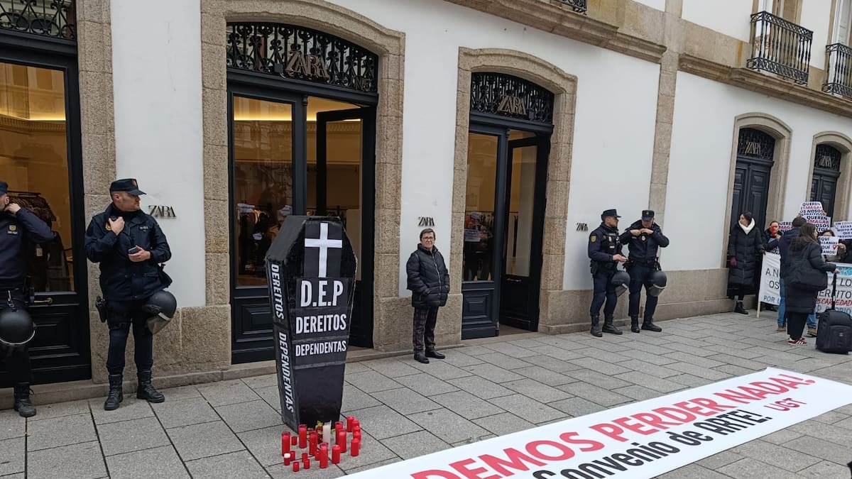 Trabajadoras de comercio textil de grandes compañías vuelven a la huelga en el primer día de rebajas