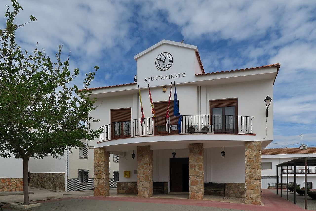 Ayuntamiento de Montalbo (Cuenca), localidad en la que se instalará la nueva planta de fabricación de revestimientos para la construcción