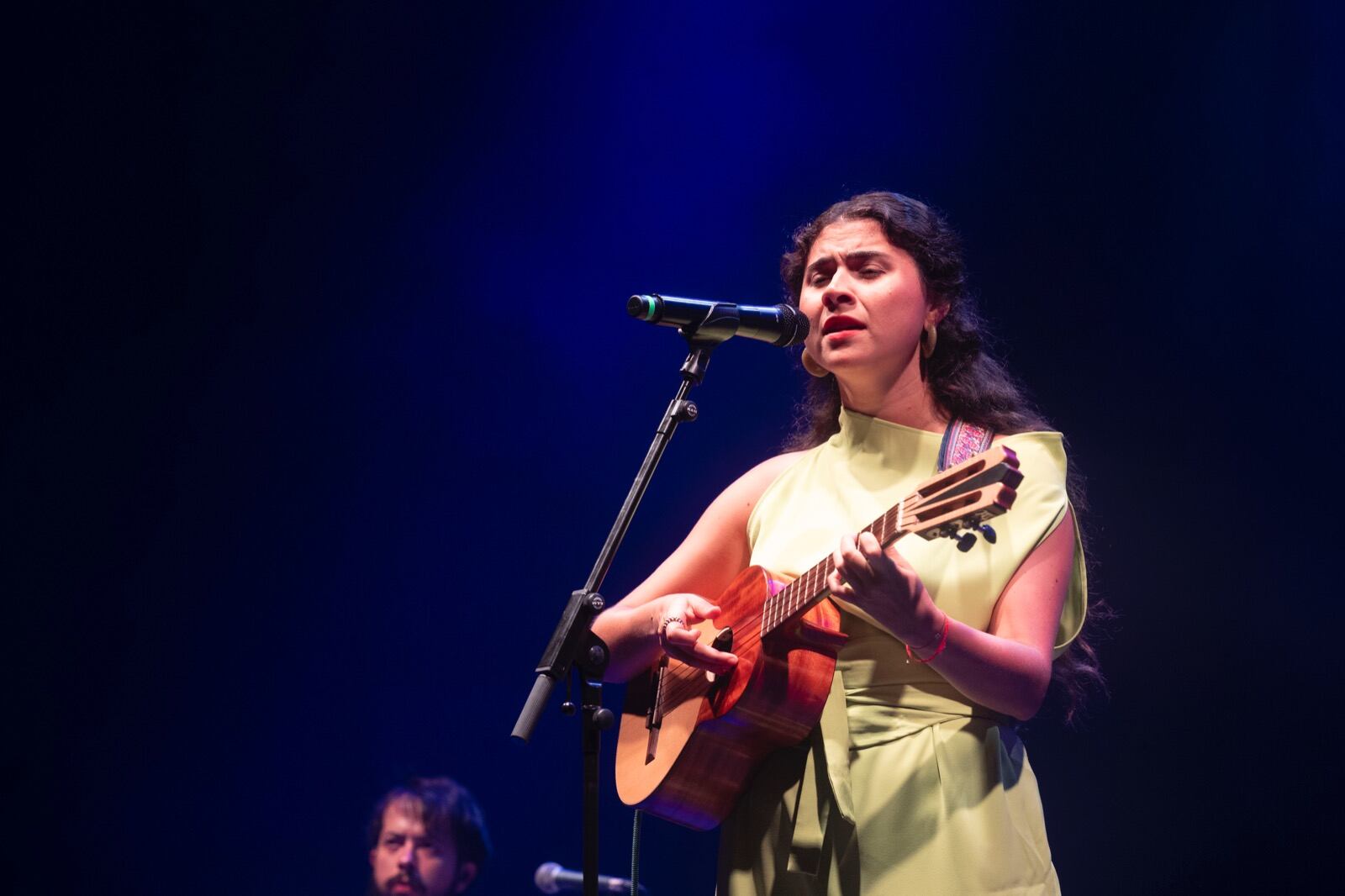 Silvana Estrada, la dulce voz que llegó de México, sorprende en La Mar de Músicas.