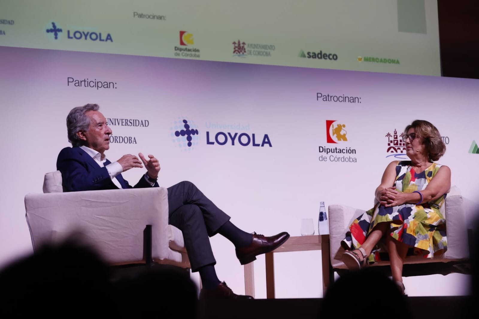 Iñaki Gabilondo y Montserrat Domínguez, durante el IX Congreso de la Sabiduría y el Conocimiento de Radio Córdoba, en el Palacio de Congresos