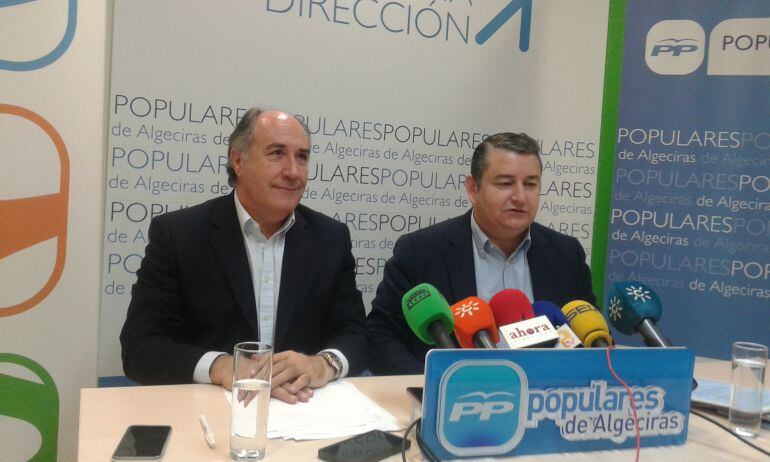 Antonio Sanz (dcha) junto al Alcalde de Algeciras