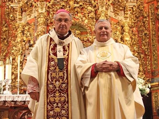 El arzobispo titular, D. Celso Morga junto al nuevo coadjutor, D. José Rodríguez Carballo, tras la Eucaristía de toma de posesión del último. Foto: Archidiocesis de Mérida-Badajoz