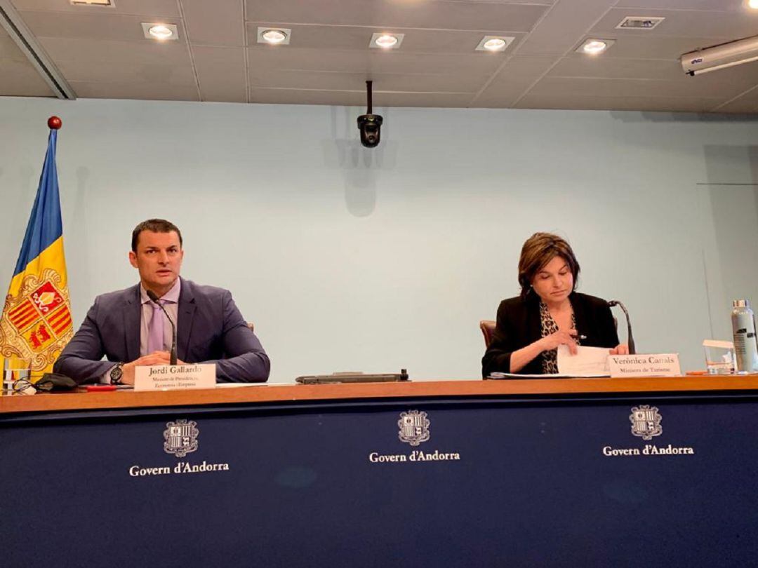 Els ministres d'Economia, Jordi Gallardo, i de Turisme, Verònica Canals, en la roda de premsa d'aquest dimecres sobre la reobertura d'establiments a partir de l'1 de juny.