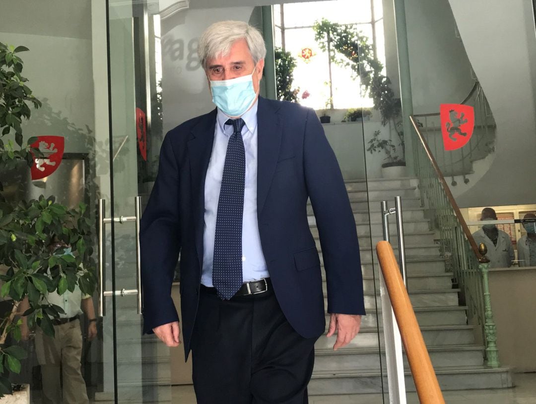 Archivo - El catedrático y director del Centro de Encefalopatías y Enfermedades Transmisibles Emergentes de la Universidad de Zaragoza, Juan José Badiola.