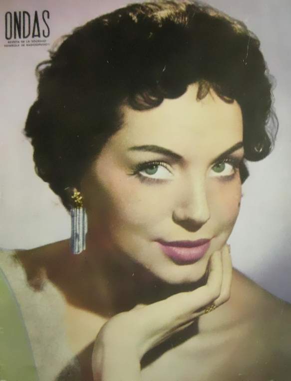 La vedette Carmen de Lirio en la portada de la revista 'Ondas' de julio de 1953, editada por Radio Barcelona