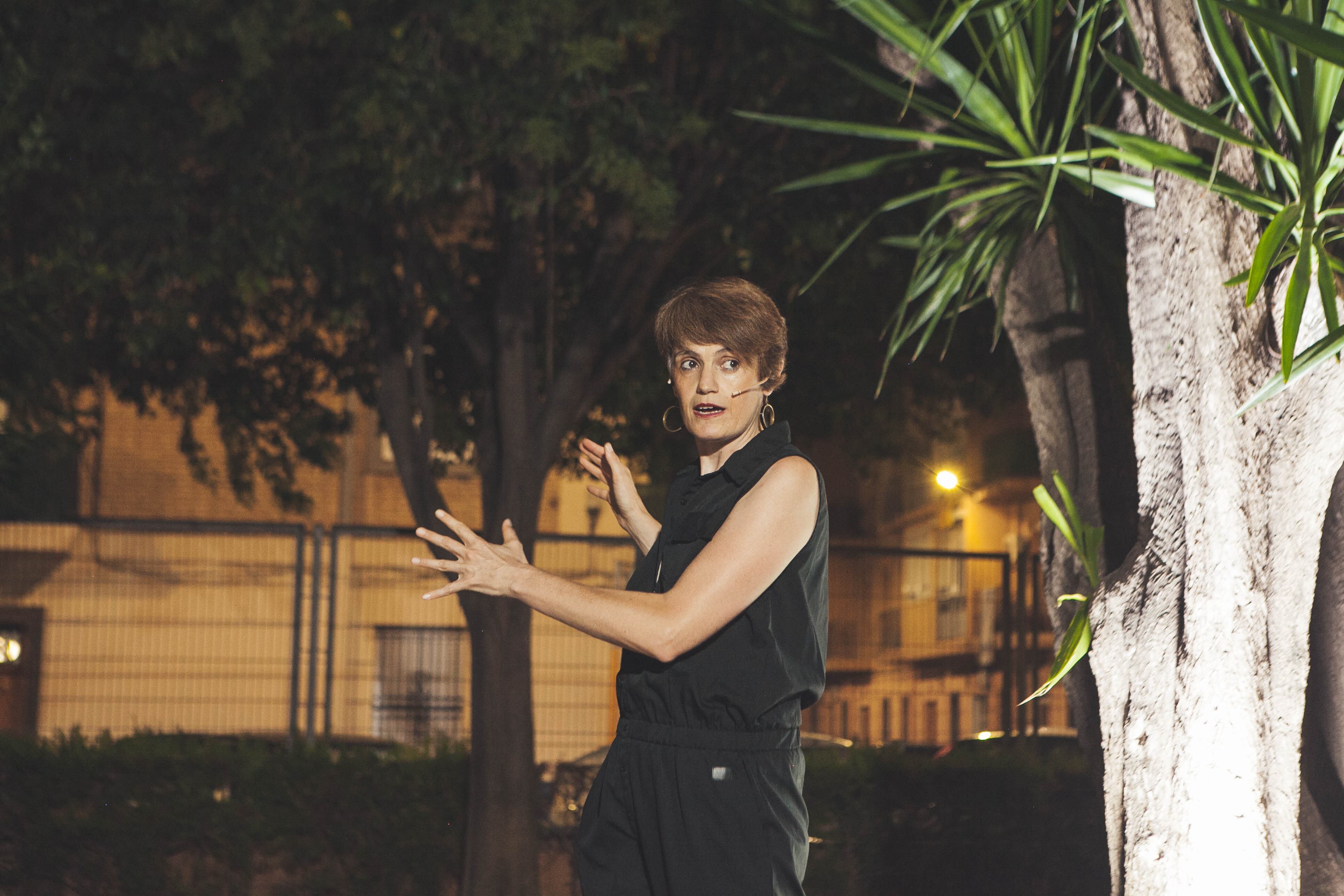 La contacontes Almudena Francés en una de les actuacions