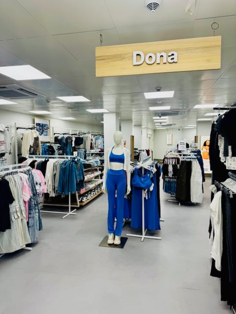 La secció de dona de la nova botiga Terranova al Pas de la Casa