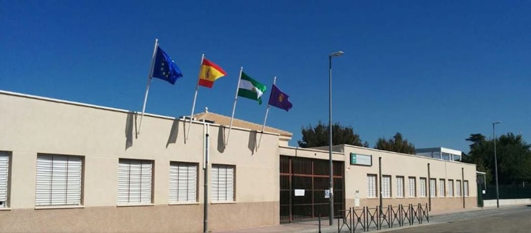 Acceso al Colegio &#039;Cándido Nogales&#039; de Jaén.