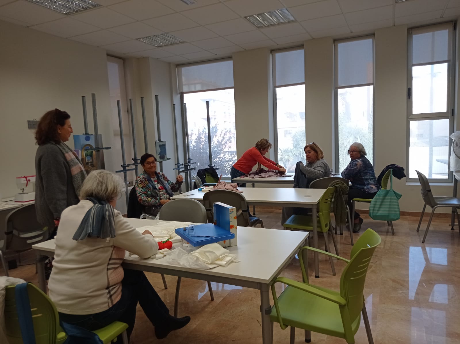 Taller de costura de la Concejalía del Mayor en el centro cívico de Lorca