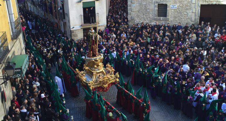 El paso de San Juan Evangelista en la anteplaza.