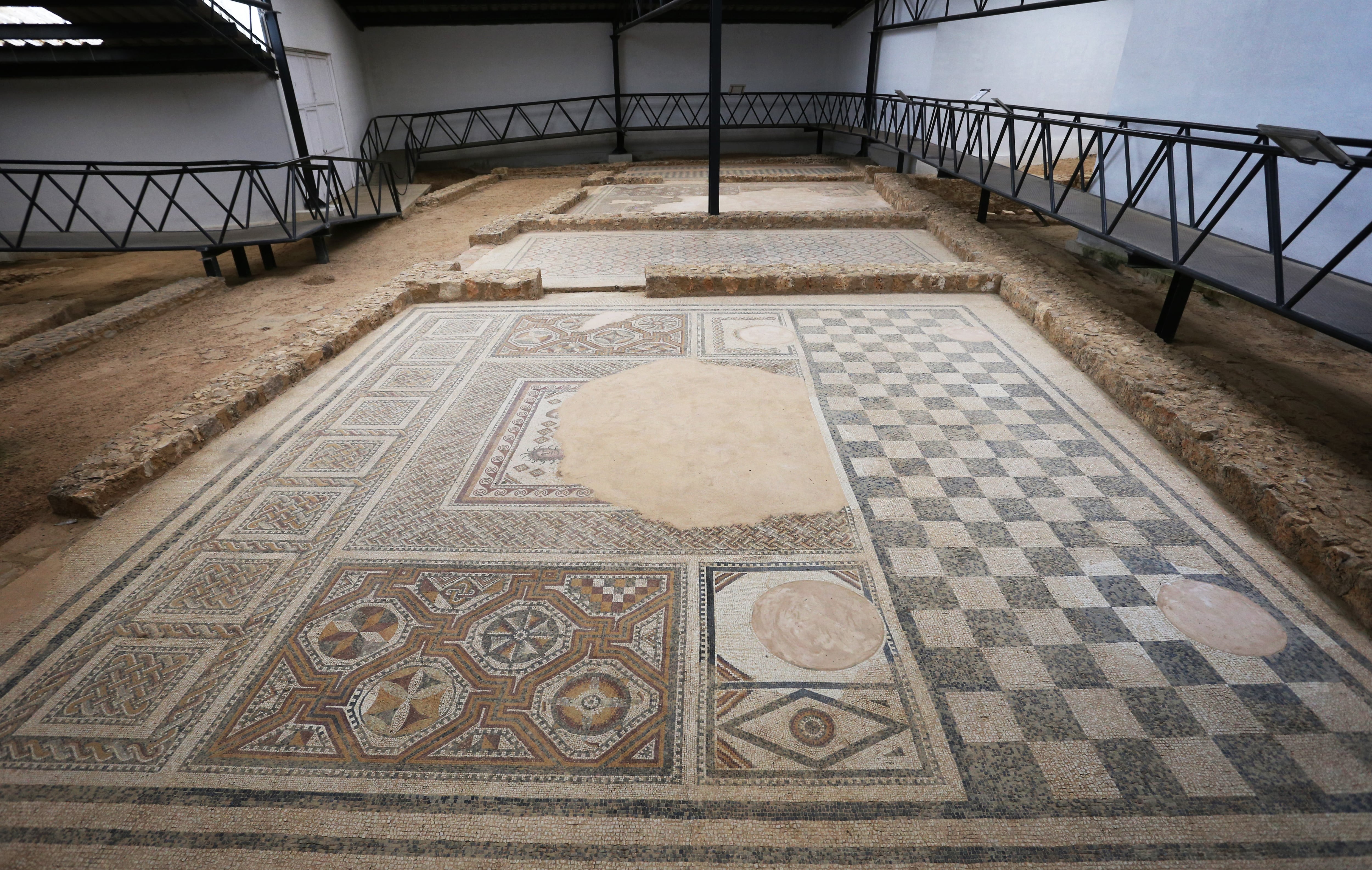 El yacimiento arqueológico de La Tejada se encuentra situado en el municipio de Quintanilla de la Cueza( Palencia) en los entorno del Camino de Santiago