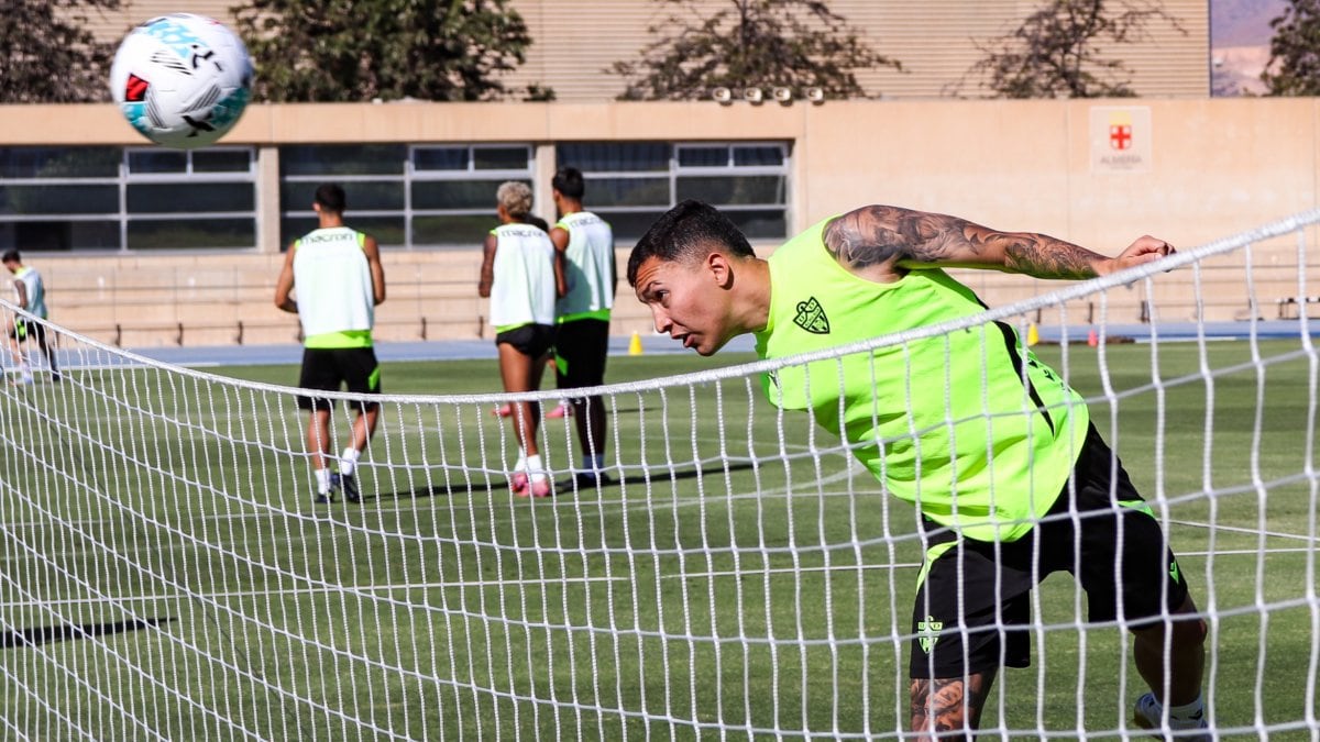 Thalys (20 años), fue presentado esta semana y ya está listo para jugar frente al Racing de Santander.