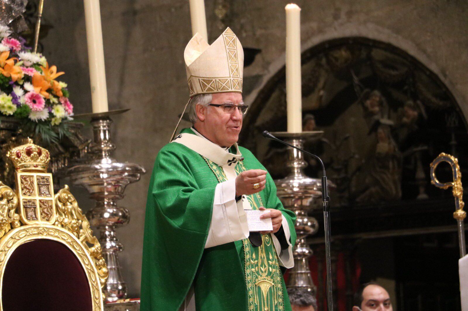 Imagen de archivo del arzobispo de Sevilla, José Ángel Saiz Meneses, durante una celebración en la Catedral