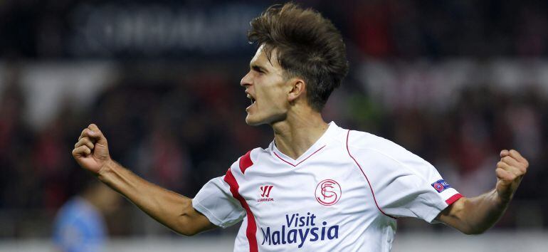 El centrocampista del Sevilla FC Denis Suárez celebra el gol.