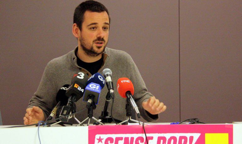 Salellas, durant la compareixença.