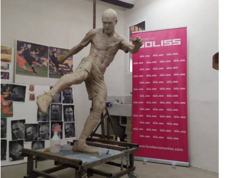 Escultura de Andrés Iniesta