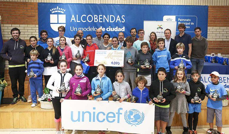 Trofeos del Torneo Menina de tenis de Alcobendas