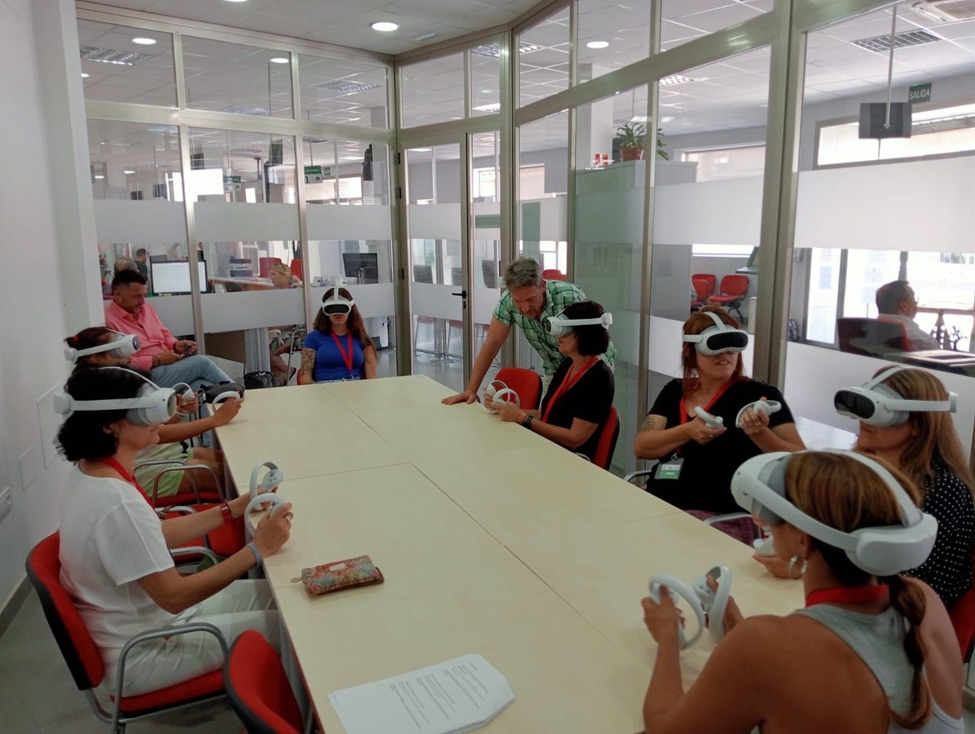 Usuarios del SAE con gafas de realidad virtual