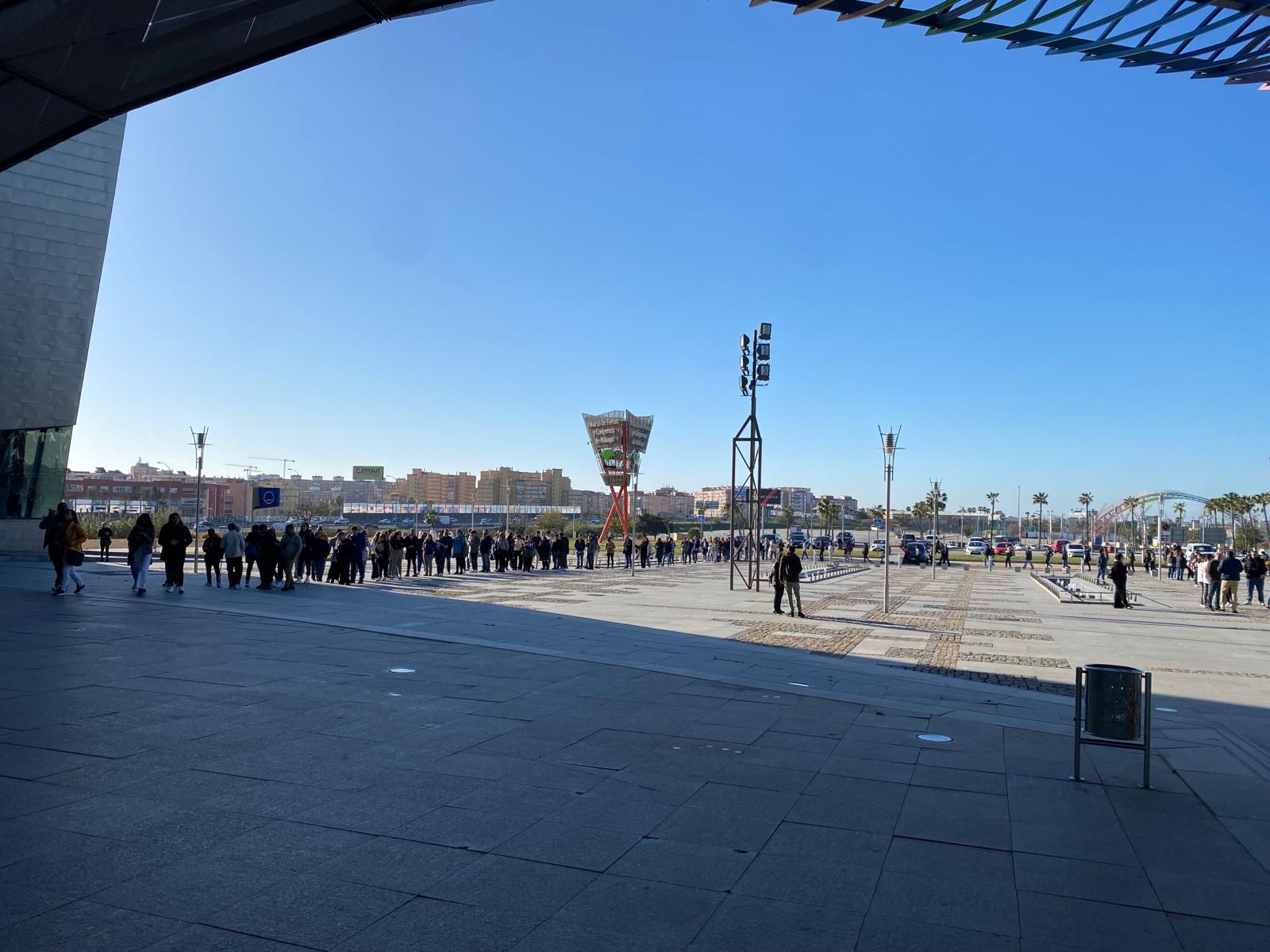 Colas para acceder a la Feria del Empleo en Málaga este martes