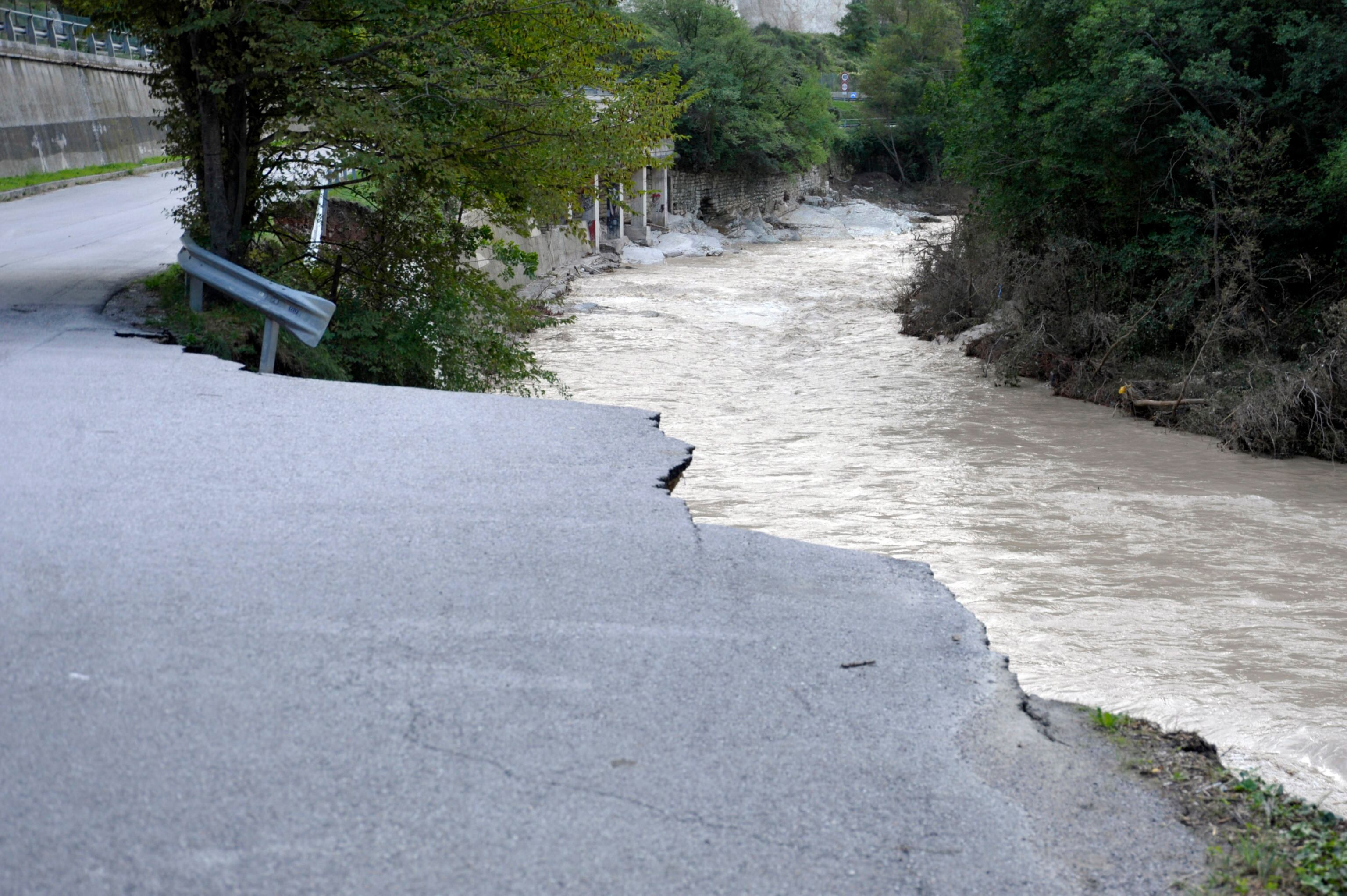 Inundaciones en el centro de Italia, donde hay al menos 10 muertos