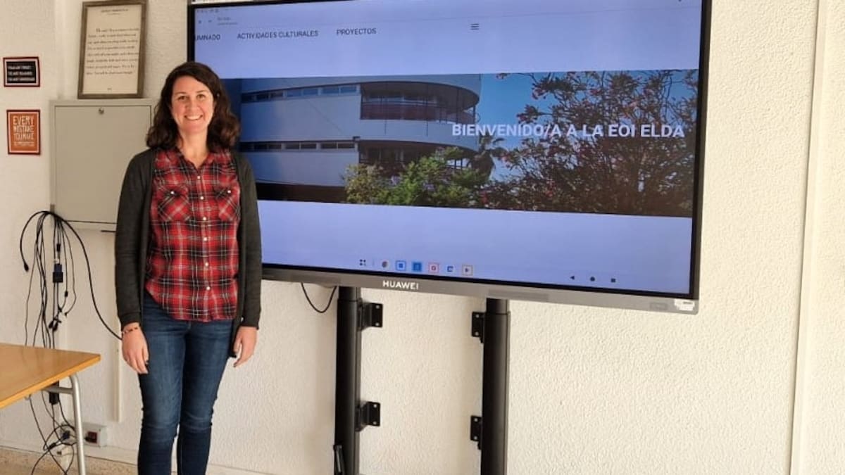 Bárbara Cuesta, directora de la EOI de Elda, sobre la información para las matriculaciones