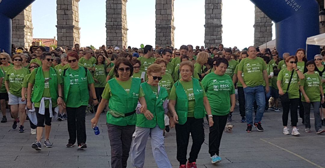 Primeros instantes de la marcha organizada por la AECC de Segovia este domingo en Segovia