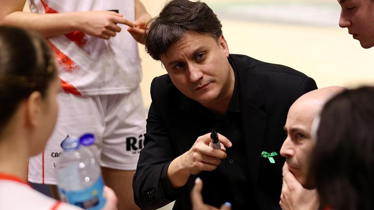 Suso Garrido pide solidez defensiva para el derbi ante Baxi Ferrol