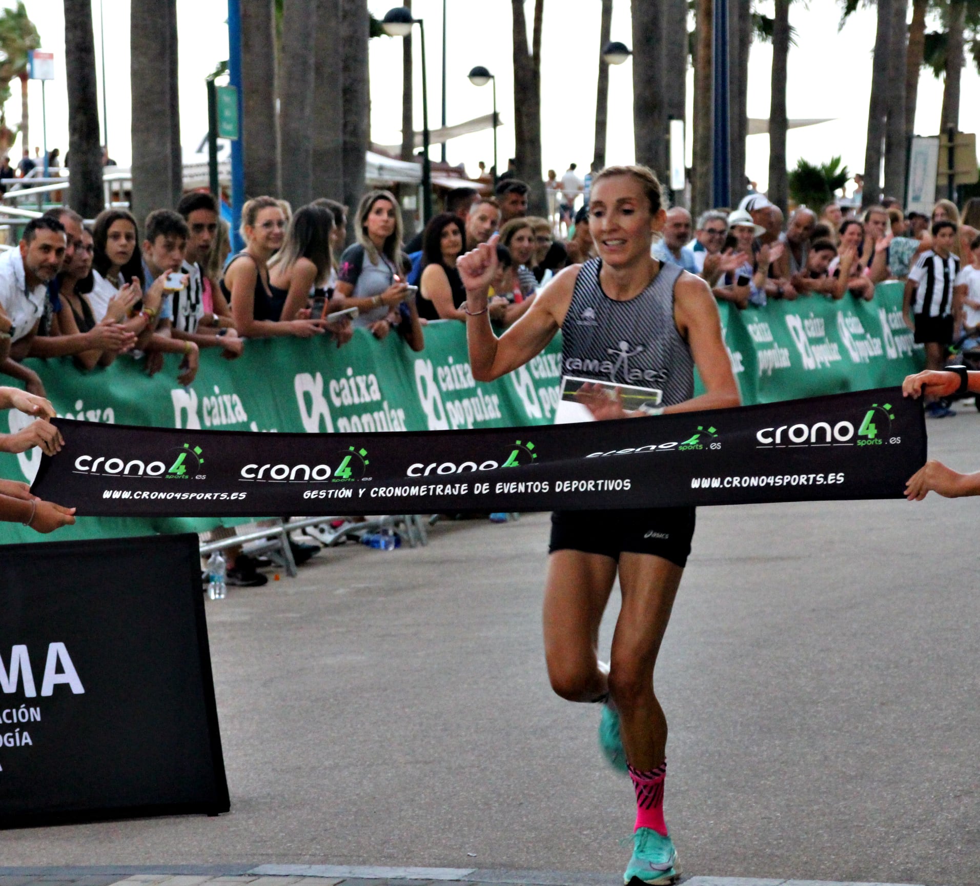 Isa Ferrer cruza la meta como campeona