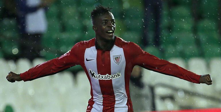 Iñaki Williams celebrando uno de sus goles ante el Betis en el Benito Villamarín